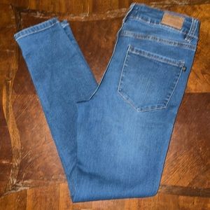 Tahari denim jeans, skinny size 6.
